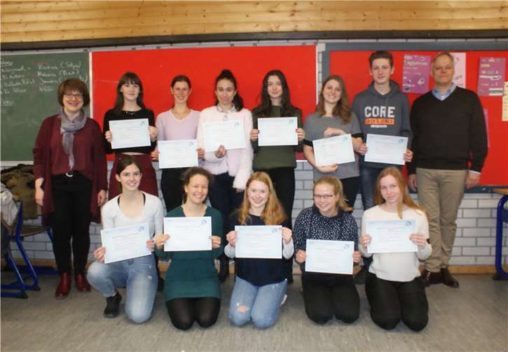 Den Schülern wird durch das Ablegen der Prüfung beispielsweise ein Auslandsaufenthalt während des Studiums erleichtert.Foto: Rhein-Gymnasium