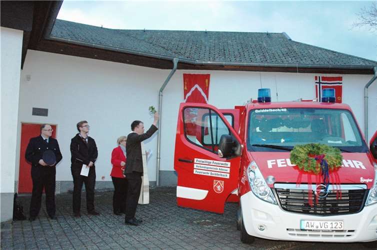 Den Segen für das neue Feuerwehrauto gab es von Pastor Rainer Justen.