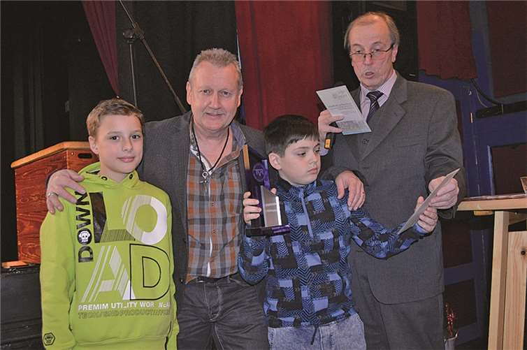 Den TVR-Jugendpreis konnten Daniel Sieben und Jonas Wenigmann aus den Händen von Otto von Lom und Gerhard Odenthal entgegen nehmen.