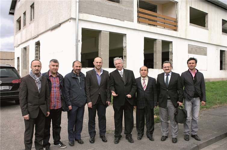 Den Tag gegen Rassismus nahm Oberbürgermeister Prof. Dr. Joachim Hofmann-Göttig zum Anlass, den Türkischen Arbeitnehmerverein zu besuchen und die Baustelle der neuen Moschee in der Theo-Mackeben-Straße zu besichtigen. Stadt Koblenz