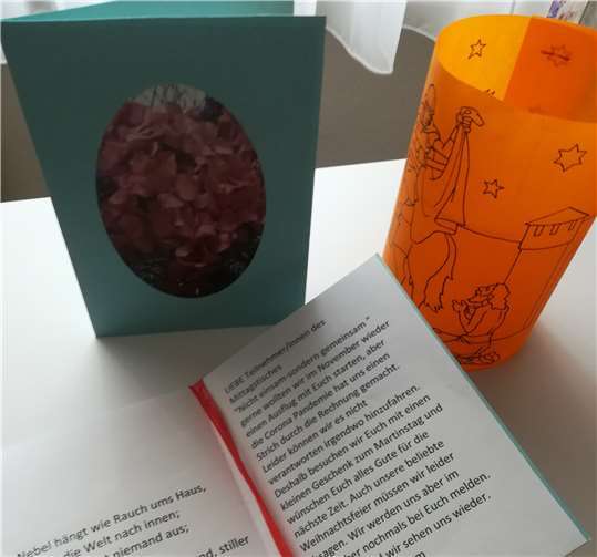 Den TeilnehmerInnen des Senioren Mittagstisch Löhndorf wurde eine kleine Überraschung übergeben. Foto: privat