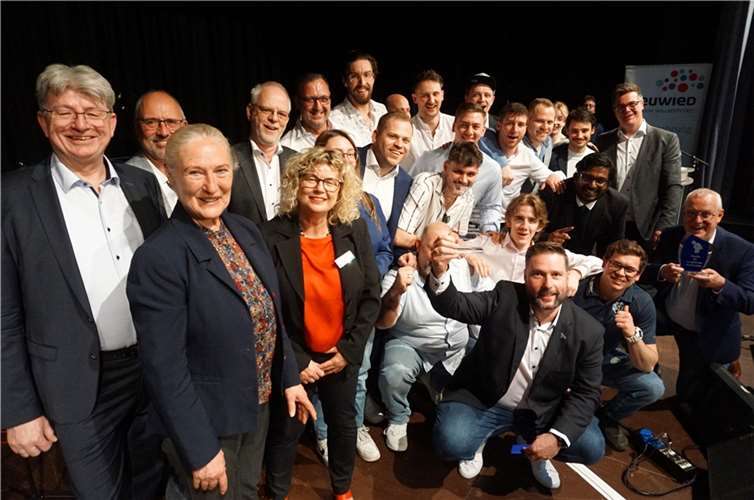 Die Stadt Neuwied feierte ihre Sportler des Jahres Den Titel Mannschaft des Jahres Erwachsene gewann das Team des EHC Neuwieds, die auch in diesem Jahr weiter auf Erfolgstour sind. Foto: FF