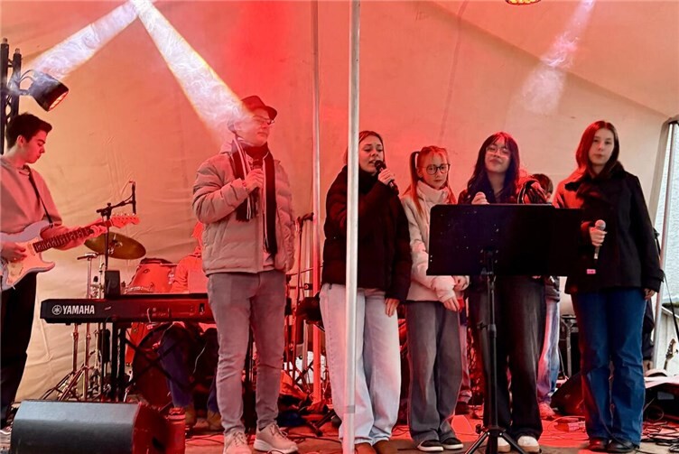 Den Tourabschluss bildete dann der Auftritt auf dem Mayener Weihnachtsmarkt.