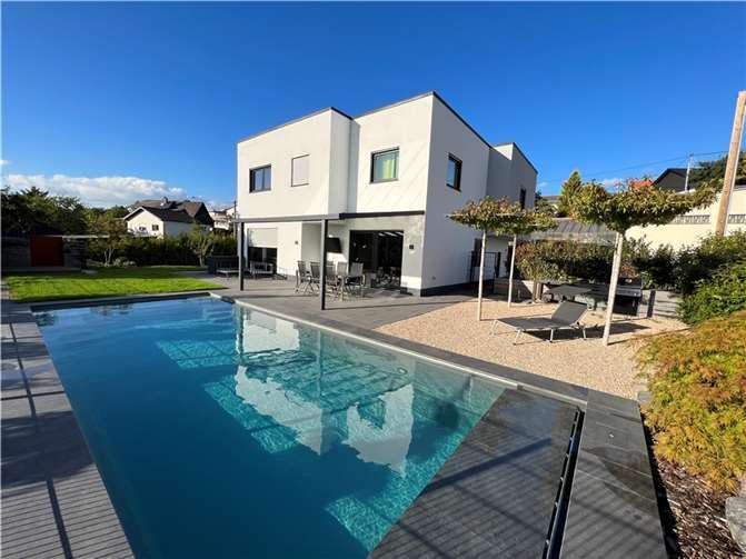 Den Traum vom eigenen Pool im Garten kann sich jeder erfüllen.