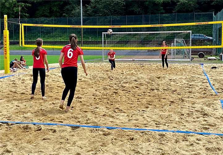 Den Umständen angepasst: Da derzeit noch nicht gegen andere Mannschaften gespielt werden sollte, wurde eine vereinsinterne Beach-Meisterschaft ausgetragen. Foto: Stefanie Endris