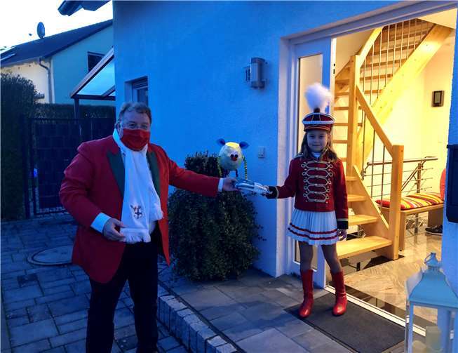 Den aktiven Prinzengarde-Kindern wurden über 70 leckere Weckmänner nach Hause gebracht.