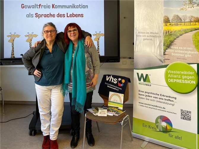 Den ausgebuchten Workshop leiteten Susanne Kinder-Walenta (links) und Ursula Reppmann-Wörsdörfer. Foto: Westerwaldkreis / Angela Hartmann