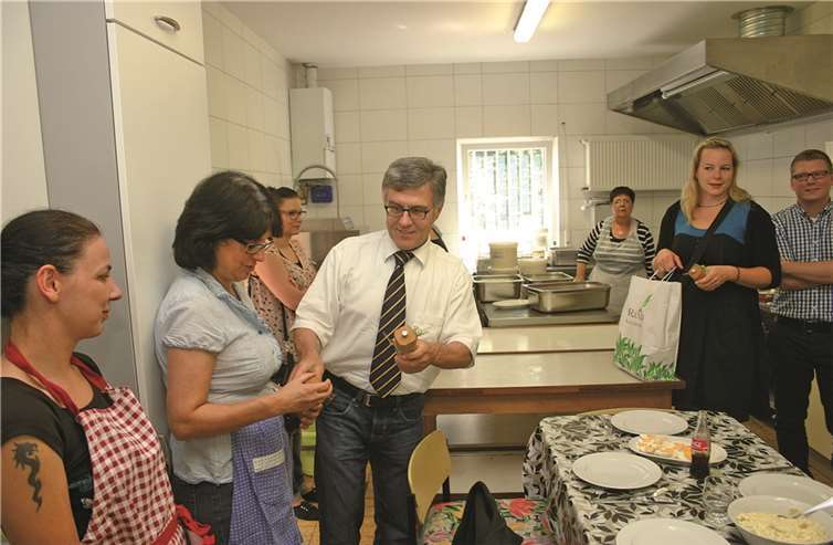 Den ehrenamtlichen Helferinnen und Helfern sprach der Bürgermeister Anerkennung für ihr gesellschaftliches Engagement aus.