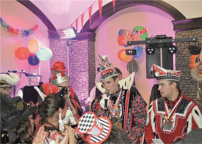 Den ersten Preis für die schönste Kostümierung übergab Prinz Nico I. an die Gruppe „Steampunk“ um Daniela Centonze.