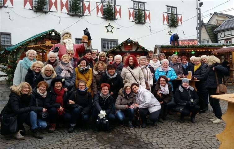 Den ersten Stopp legten die Kesselemmer Möhnen auf dem Linzer Weihnachtsmarkt ein.  privat