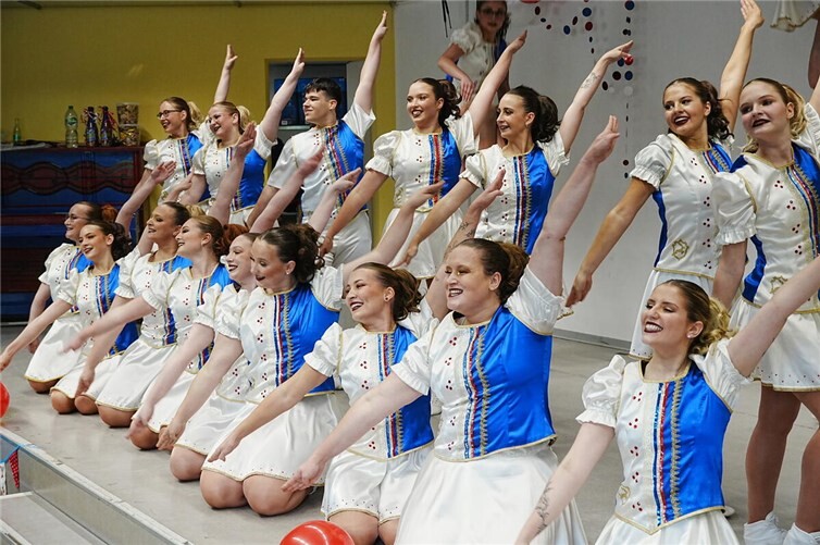 Den ersten tänzerische Glanzpunkt setzte die KC Rot-Blau Prinzengarde Niederbreitbach.