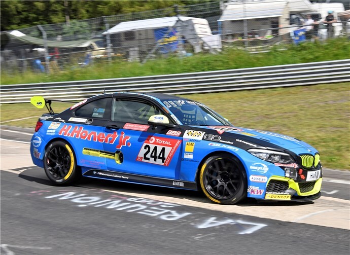 Den fünften Platz gab es für den Eifelblitz im Jubiläumsjahr von Scheid Motorsport.Fotos: BURG