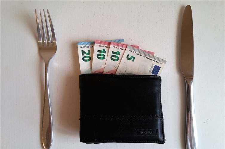 Den größten Teil der Lebenshaltungskosten machen Miet- und Energiekosten aus. Auf Platz 2 liegen die Kosten für Mobilität und mit 13,9 Prozent liegen die Kosten für Lebensmittel, Getränke und Tabak auf Rang 3. Foto: pixabay.com © peter-facebook (CC0 Public Domain)