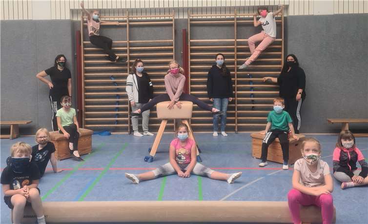 Den gültigen Hygienevorgaben entsprechend wurden die Laufabzeichen überreicht. Fotos: S. Schwenzer