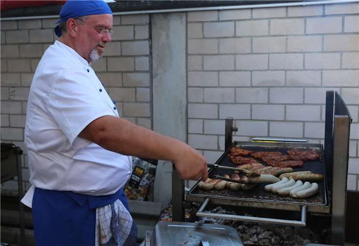 Den „heißesten“ Job des Tages hatte der Grillmeister.