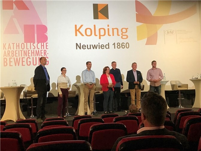 Den hiesigen Wahlkreiskandidaten für die Bundestagswahl auf den Zahn gefühlt hatte als Moderator in kompetenter und gekonnter Weise der Journalist Marcelo Peerenboom bei der Diskussionsveranstaltung im Kino Metropol Neuwied.Foto: privat