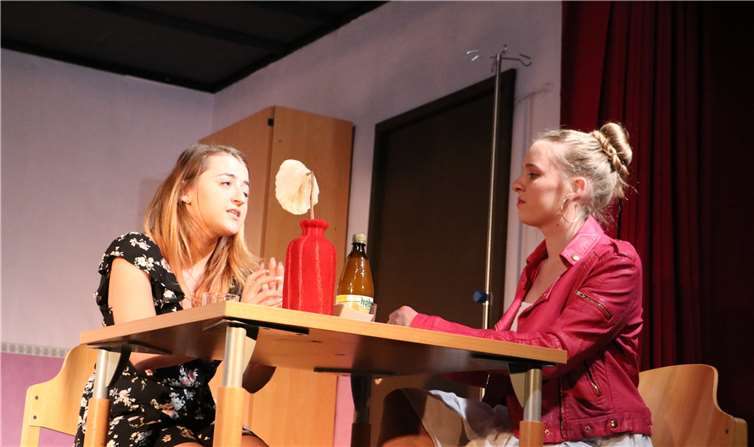 Den jungen Darstellerinnen gelingt es, das Publikum emotional zu berühren.  Privat