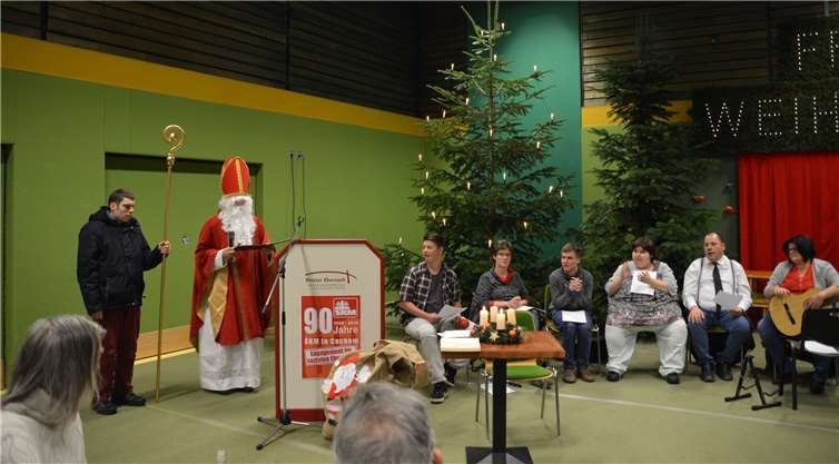 Den krönenden Abschluss der Feier stellte der Besuch des Nikolauses dar.privat