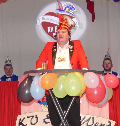 Den labernden Sitzungspräsidenten mit schwerer Zungegab heuer Frank Barzen bei seinem Escher-Wend-Debüt.