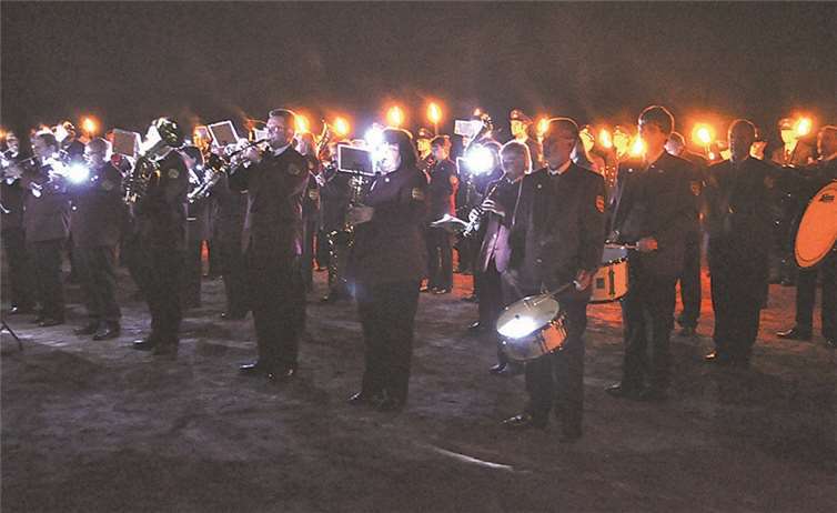Den letzten Zapfenstreich brachten die Musiker am 3.Oktober 2010. BS