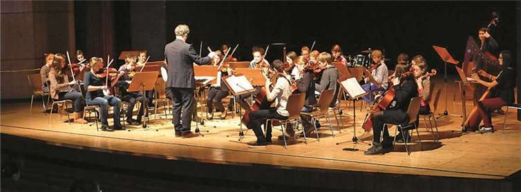 Den musikalischen Abschluss bildete das große Schulorchester unter der Leitung von Klaus Kreuzer.  privat