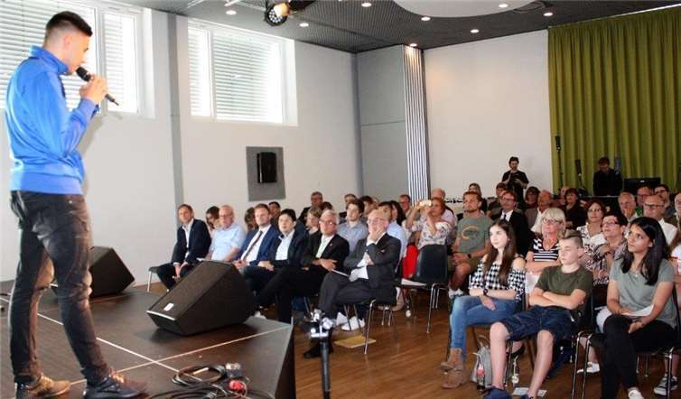 Den musikalischen Rahmen der Eröffnungsfeier steckenNeuwieder Musiktalente aller Genres.Fotos: FF