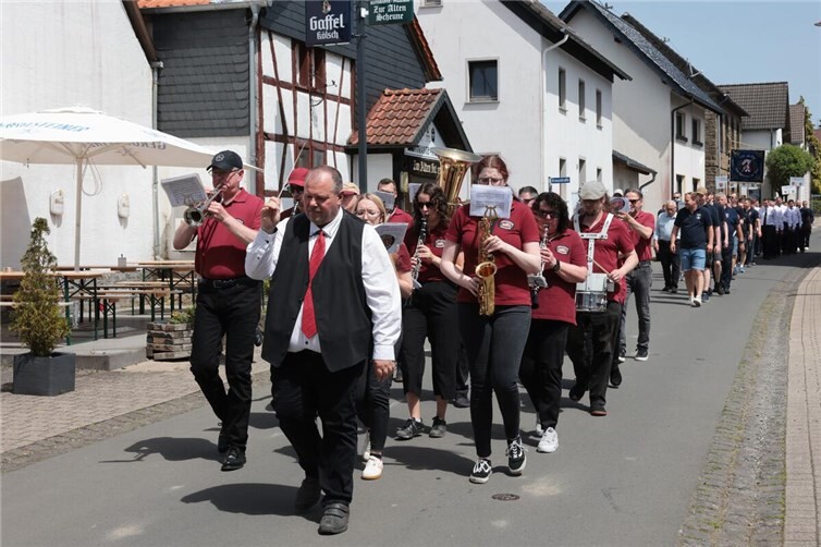 100 Jahre Freiwillige Feuerwehr Barweiler: Jubiläumsfeier und Festumzug
