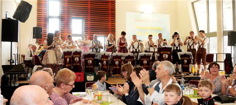 Den musikalischen Reigen eröffneten die Wershofener Musikanten. Fotos: SES