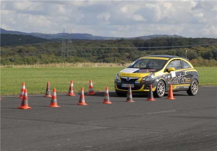 Denis Breitbach im Fahrzeug.Fotos: MSC Adenau