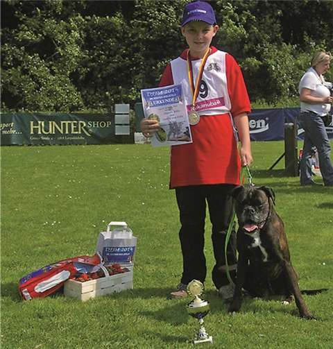 Dennis Bölts erreichte mit seiner Hündin Unbra den achten Platz. privat