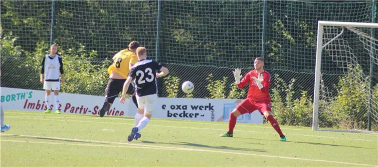 Dennis Daun beim Treffer zum 2:0 gegen Linz.Foto: privat