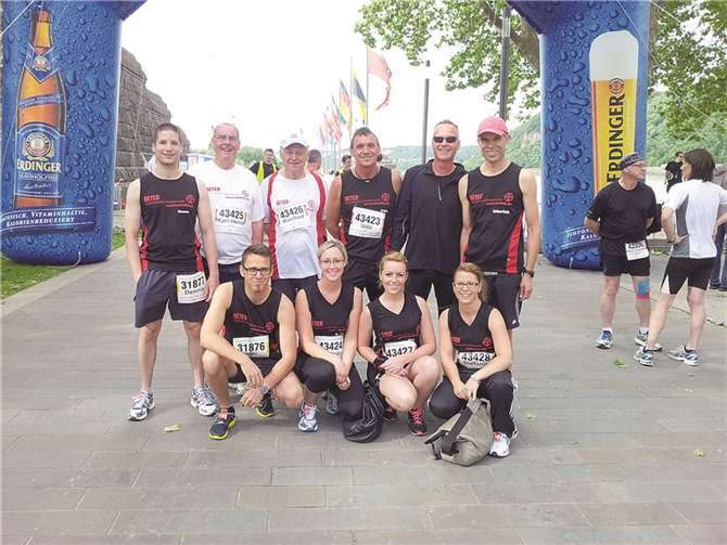 Dennis Reiter, Karl-Heinz Kenfenheuer, Manfred Ladwig, Udo Böchel, D. Klasen, Heinrich Beyer (oben, v. l.), sowie Willi Klein, Kathrin Hermann, Jenny Niefer und Stefanie Schneider (untern, v. l.). privat