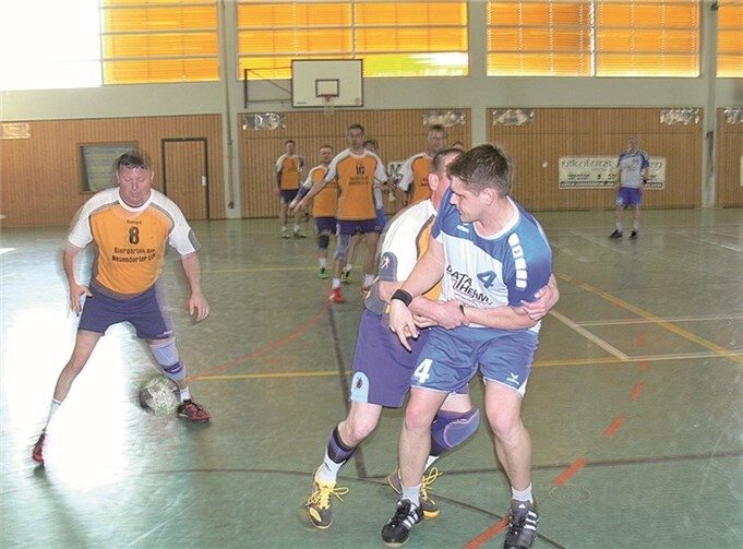 Denny Busse (Nr. 4), mit Abstand bester Akteur beim TuS Kaisersesch, warf fast die Hälfte aller Tore seines Teams. TE