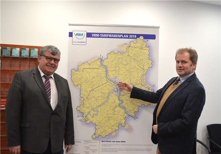 Der 1. Kreisbeigeordnete Michael Mahlert und der Geschäftsführer des Verkehrsverbundes Rhein-Mosel in der Geschäftsstelle in Koblenz, Stephan Pauly (v.l.).  Kreisverwaltung Neuwied
