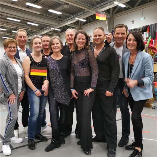 Der 1. TGC Redoute Koblenz & Neuwied war bei der Deutschen Meisterschaft im Discofox in Duisburg mit zwei Paaren sehr erfolgreich. Quelle: 1. TGC Redoute Koblenz & Neuwied