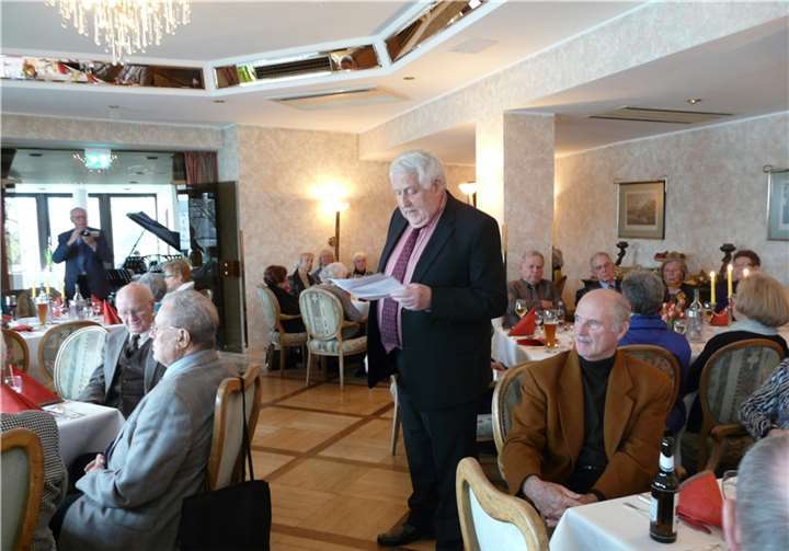 Der 1. Vorsitzende Erwin Rüppel bei der Begrüßung der Teilnehmer. privat