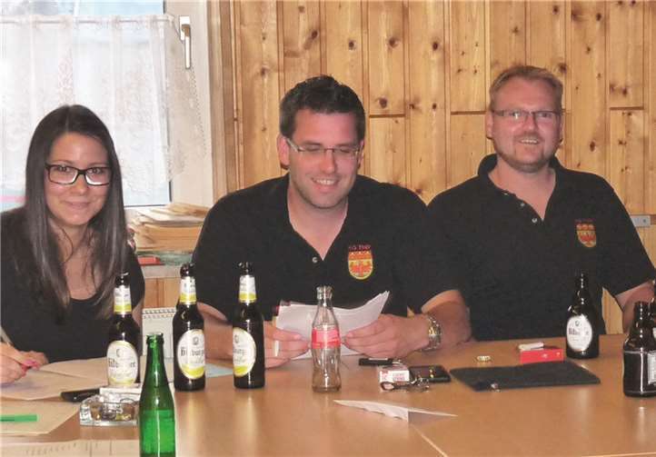 Der 1. Vorsitzende der KG, Sascha Ebke (Mitte) hieß zur Jahreshauptversammlung insgesamt 35 Mitglieder im Schützenhaus am Dorfplatz willkommen.