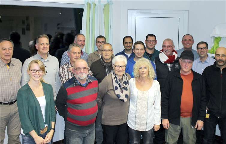 Der 1. Vorsitzender Klaus Krämer bedankte sich bei allen Helfern „im Hintergrund“ mit einem Weinpräsent und hofft auch weiterhin auf deren Unterstützung, damit der SV Kripp auch zukünftig auf einem soliden Fundament steht.privat