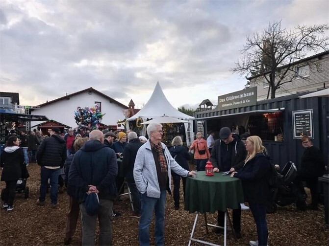 Der 16. traditionelle Martinsmarkt in Adendorf ist mehr als ein Markt - er ist ein Ort der Begegnung, der Kreativität und des winterlichen Zaubers.