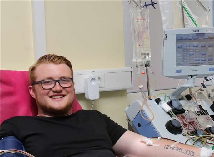 Der 19-jährige Lukas P. während der Spende.privat