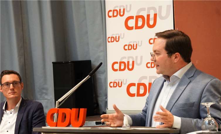 Der 32-jährige Pascal Badziong aus Heimbach-Weis, Lehrer und Kommunalpolitiker mit Herz und Seele, will das Direktmandat holen.