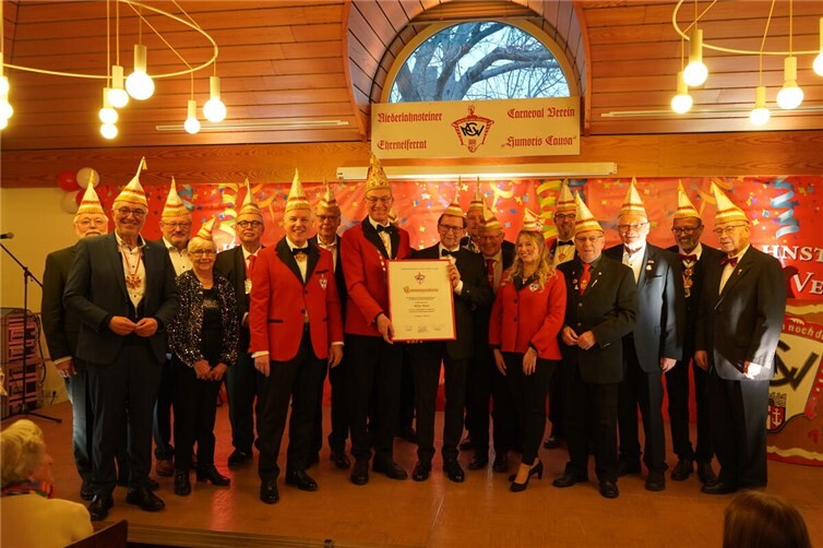 Der 39. Ausgezeichnete durfte sich über Urkunde und Narrenkappe freuen.