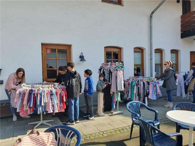 Der 44. Kinder-Kram-Basar in Ließem hat eine große Auswahl an Kleidung, Spielzeug und anderen Gebrauchsgegenständen für die Kleinen. Foto: privat