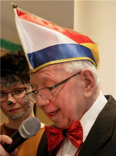 Der 90-jährige Rudi Fischer ist immer noch vom Karnevalsbazillus befallen.