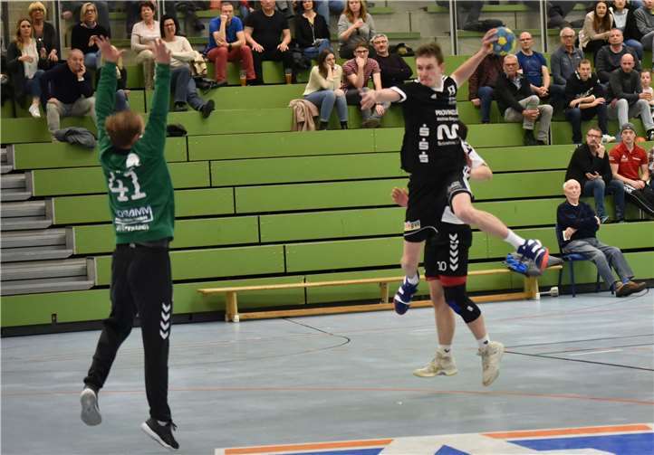 Der A-Jugendliche Lars Rieder kam Mitte der zweiten Halbzeit für den an diesem Abend glücklosen Martin Langen und erzielte mit dem ersten Wurf gleich ein Tor.