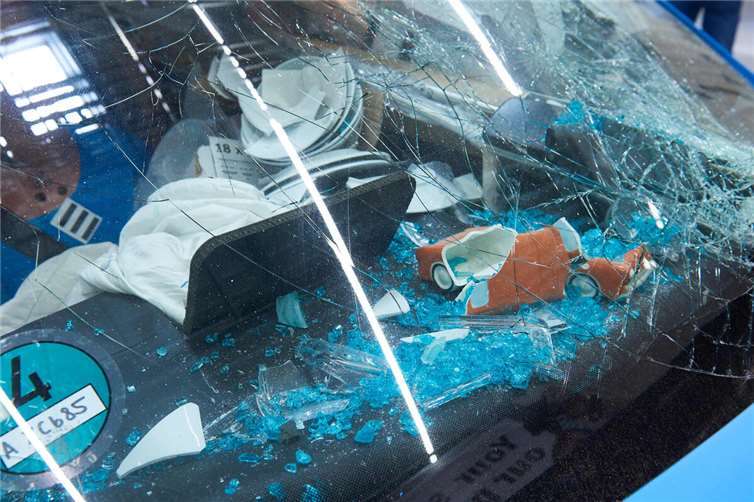 ADAC warnt vor Gefahren durch ungesichertes Gepäck Der ADAC Crashtest zeigt, wie wichtig eine gute Ladungssicherung ist.Foto: ADAC/Uwe Rattay