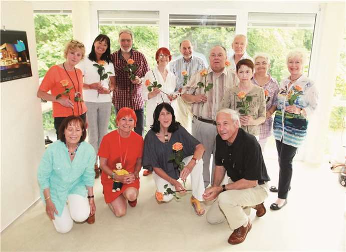 Der AKD (Ambulanter Karnevalsdienst) besteht aus Mitgliedern der Großen Allgemeinen Karnevalsgesellschaft. Er hat es sich zur Aufgabe gemacht, Alten, Kranken -auch Demenzkranken- etwas Freude zu bringen.privat