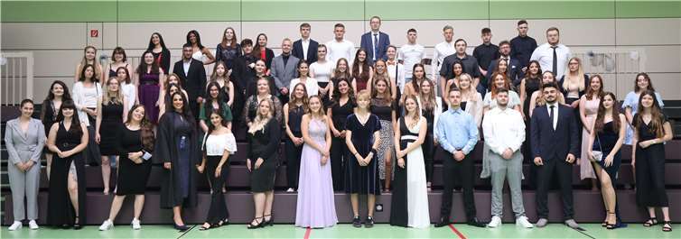 Der Abiturjahrgang 2021 der LES.Foto: Ludwig-Erhard-Schule