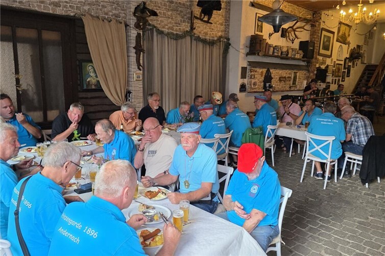 Der Abschluss bildete ein leckeres Grillbuffet