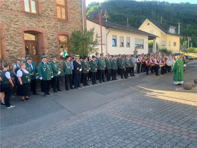 Der Abschluss des Umzugs war am Bürgerhaus in Kattenes. Foto: privat